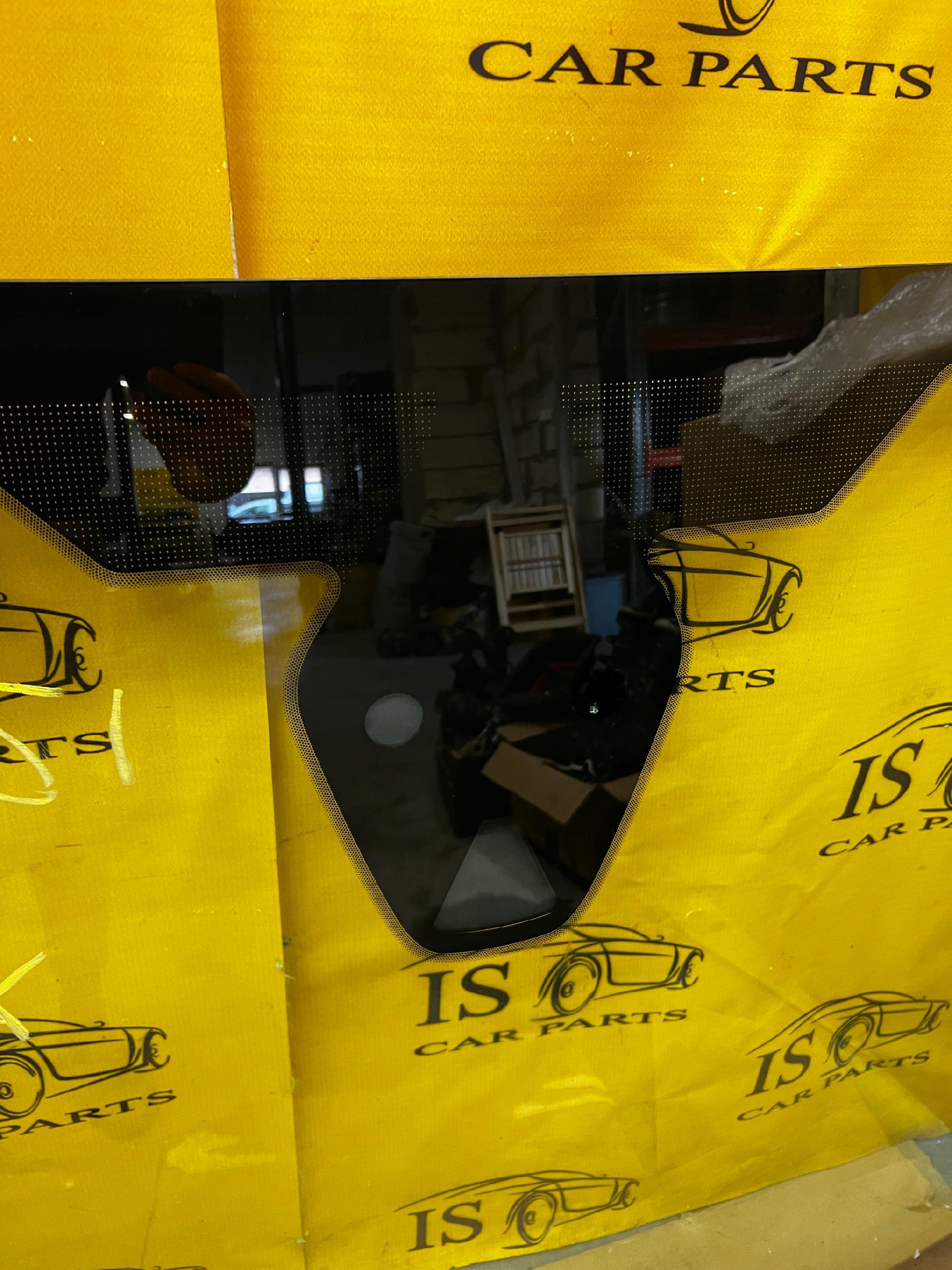 SZYBA CZOŁOWA GRZANA SENSOR FORD FIESTA MK8 20R