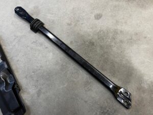 WSPORNIK USZTYWNIAJĄCY NADWOZIE LAND ROVER DISCOVERY 5 V L462