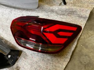 ZDERZAK 4PDC KLAPA LAMPY BELKA TYŁ DACIA SANDERO III STEPWAY 2024R LIFT 369