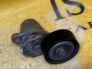 NAPINACZ ROLKA PASKA SKODA SCALA