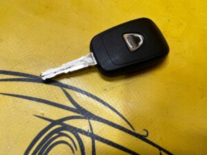 KLUCZYK PILOT KLUCZ DACIA LODGY LIFT 2022R