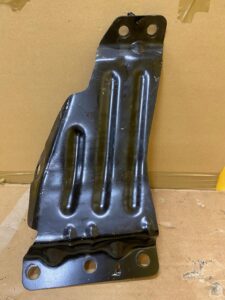 MOCOWANIE ZDERZAKA LEWE FORD MUSTANG MK6 VI S550