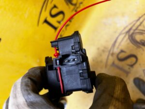 RYGIEL SIŁOWNIK KLAPY WLEWU PALIWA PORSCHE CAYENNE II 7P5 LIFT 92A