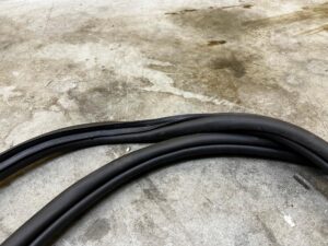 USZCZELKA DRZWI TYŁ TYLNYCH LEWY LEWA VOLKSWAGEN GOLF VIII HB EU