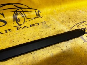 LISTWA DRZWI PRAWY TYŁ PORSCHE CAYENNE II 7P5 LIFT 92A