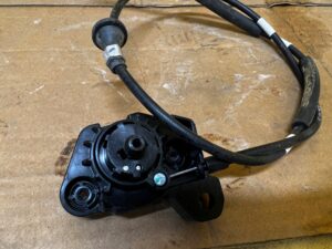 LINKA CIĘGNO OTWIERANIA MASKI POKRYWY SILNIKA PRZÓD FORD KUGA MK3