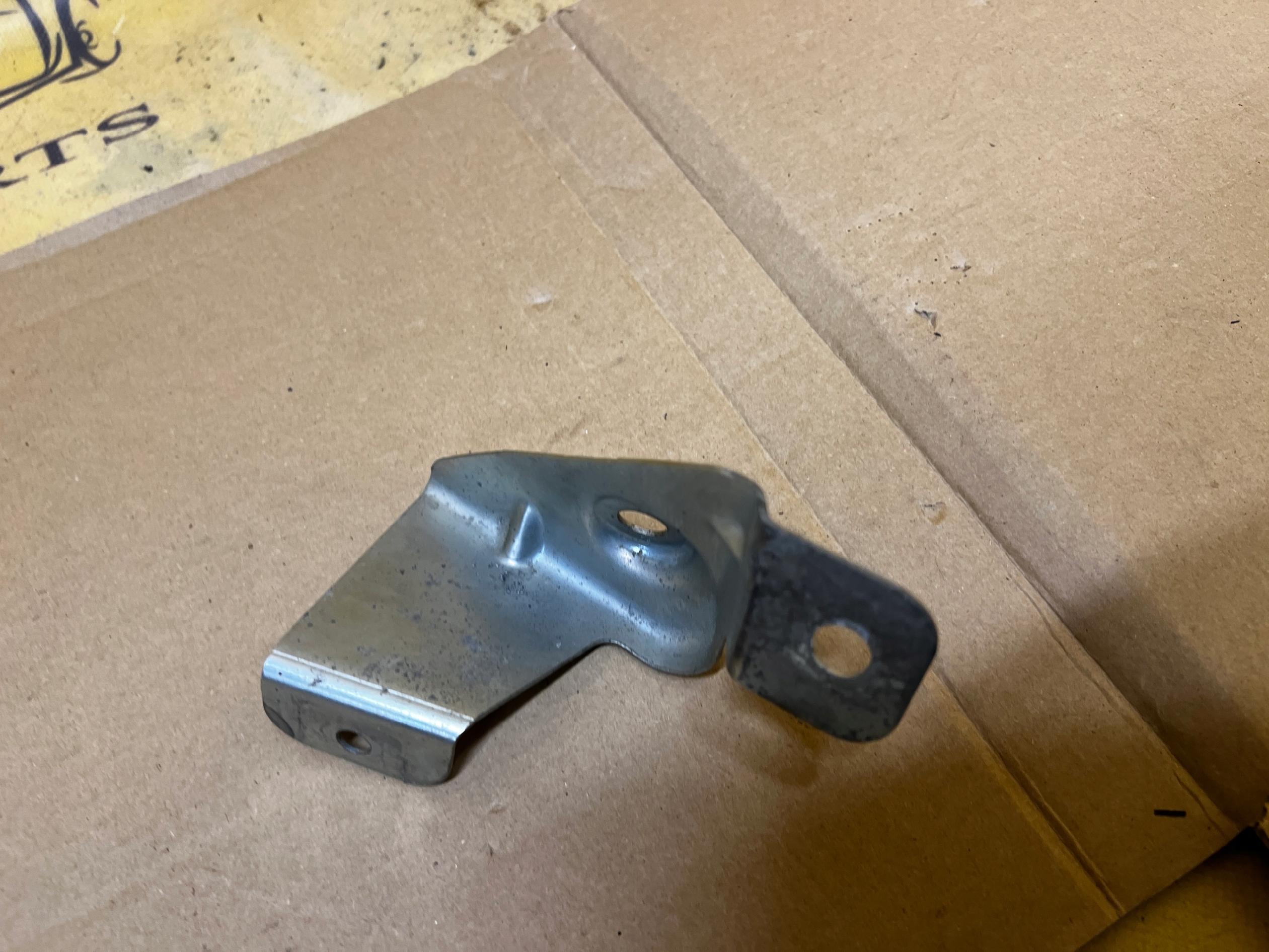 ŚLIZG UCHWYT MOCOWANIE ZDERZAKA LEWY LR RANGE ROVER EVOQUE II L551