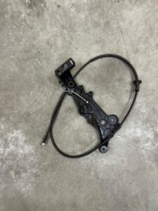 MECHANIZM LINKA CIĘGNO OTWIERANIA POKRYWY PRZÓD MASKI BMW 5 G30 G31 M5 F90