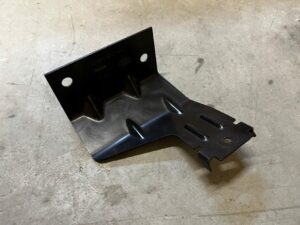 ŚLIZG MOCOWANIE WSPORNIK ZDERZAKA TYŁ LEWY LAND ROVER DISCOVERY 5 V L462