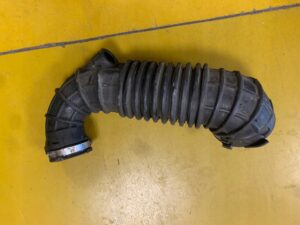 WĄŻ RURA DOLOT POWIETRZA TURBO AUDI A4 B8 2.0 TDI