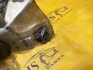 4 X SPINKA ZACZEP LISTWY BŁOTNIKA PRZÓD MINI R50 R52 R53 NOWA OEM