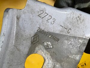MOCOWANIE WSPORNIK UCHWYT BŁOTNIKA PRZÓD PRAWY DACIA SANDERO III JOGGER 369