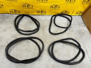 USZCZELKA KAROSERYJNA DRZWI TYŁ FORD KUGA MK3