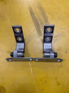 ZAWIAS DRZWI TYŁ LEWY PRAWY KAD INFINITI Q50