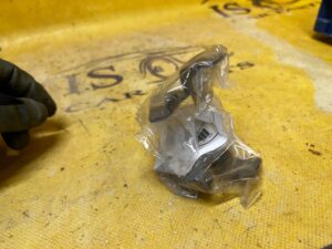 POPRZECZKA WZMACNIAJĄCA WZMOCNIENIE POPRZECZEK BMW NOWA OEM