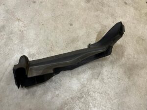 OSŁONA LISTWA USZCZELNIENIE BŁOTNIKA PRZÓD PRAWA PRAWY AUDI SQ7 Q7 4M0