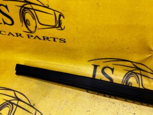 LISTWA SZYBY CZOŁOWEJ PRZEDNIEJ PRAWA RENAULT ZOE I Z.E.