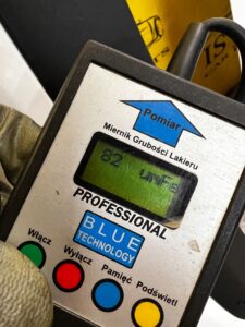 BŁOTNIK LISTWA SIERP PRAWY PRZÓD HYUNDAI TUCSON IV KOLOR PYW