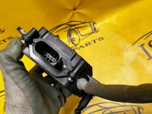 DOCIĄG ZAMEK SIŁOWNIK KLAPY BAGAŻNIK RR VOGUE L405