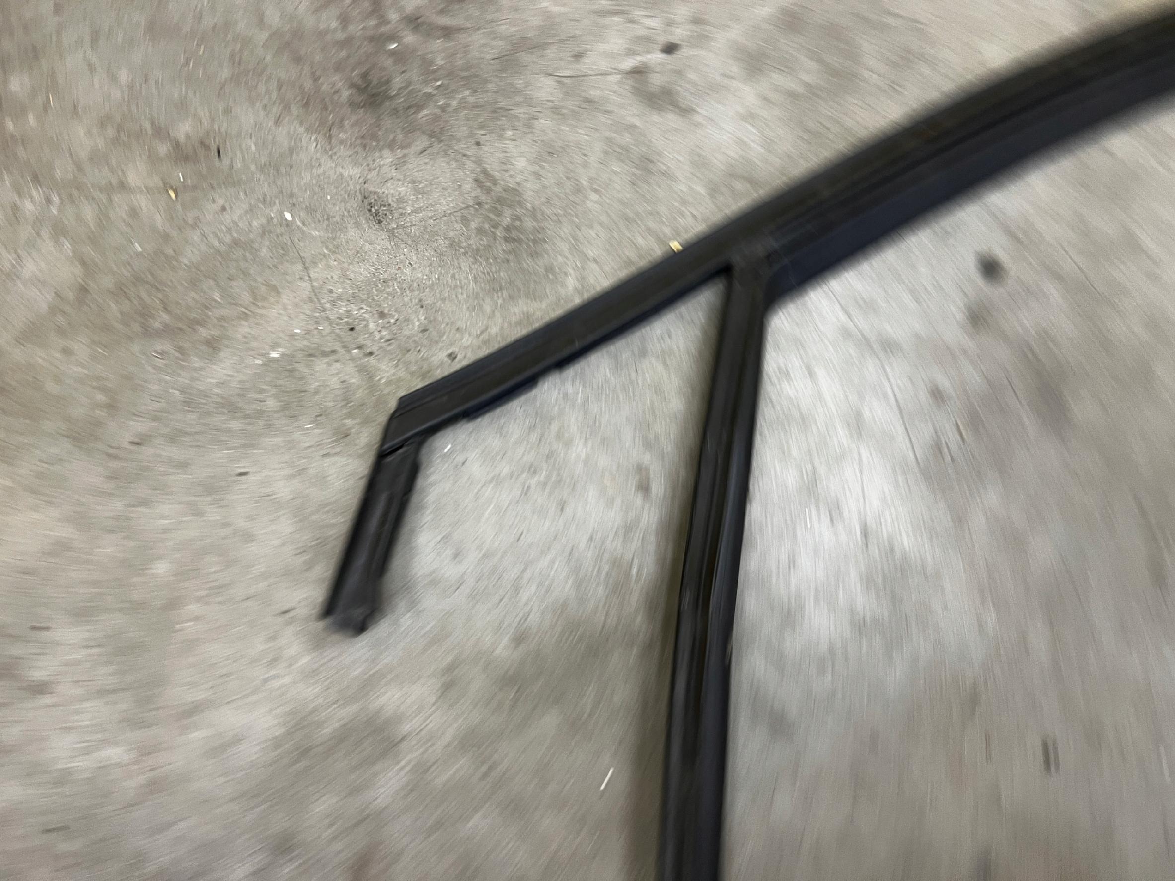 USZCZELKA SZYBY DRZWI PRZÓD LEWY DACIA SANDERO III JOGGER