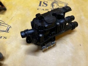 OBUDOWA TERMOSTATU TERMOSTAT CITROEN PEUGEOT 1.6 BLUE HDI