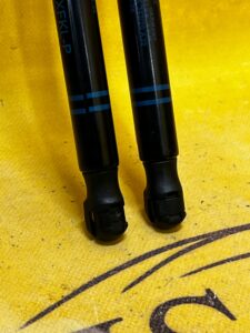 NOWE SIŁOWNIKI MASKI TELESKOPY BMW F20 F22 F30