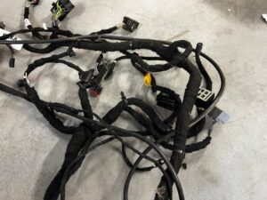 OKABLOWANIE WIĄZKA DESKI ROZDZIELCZEJ KONSOLI FORD ESCAPE MK4 1.5 EB