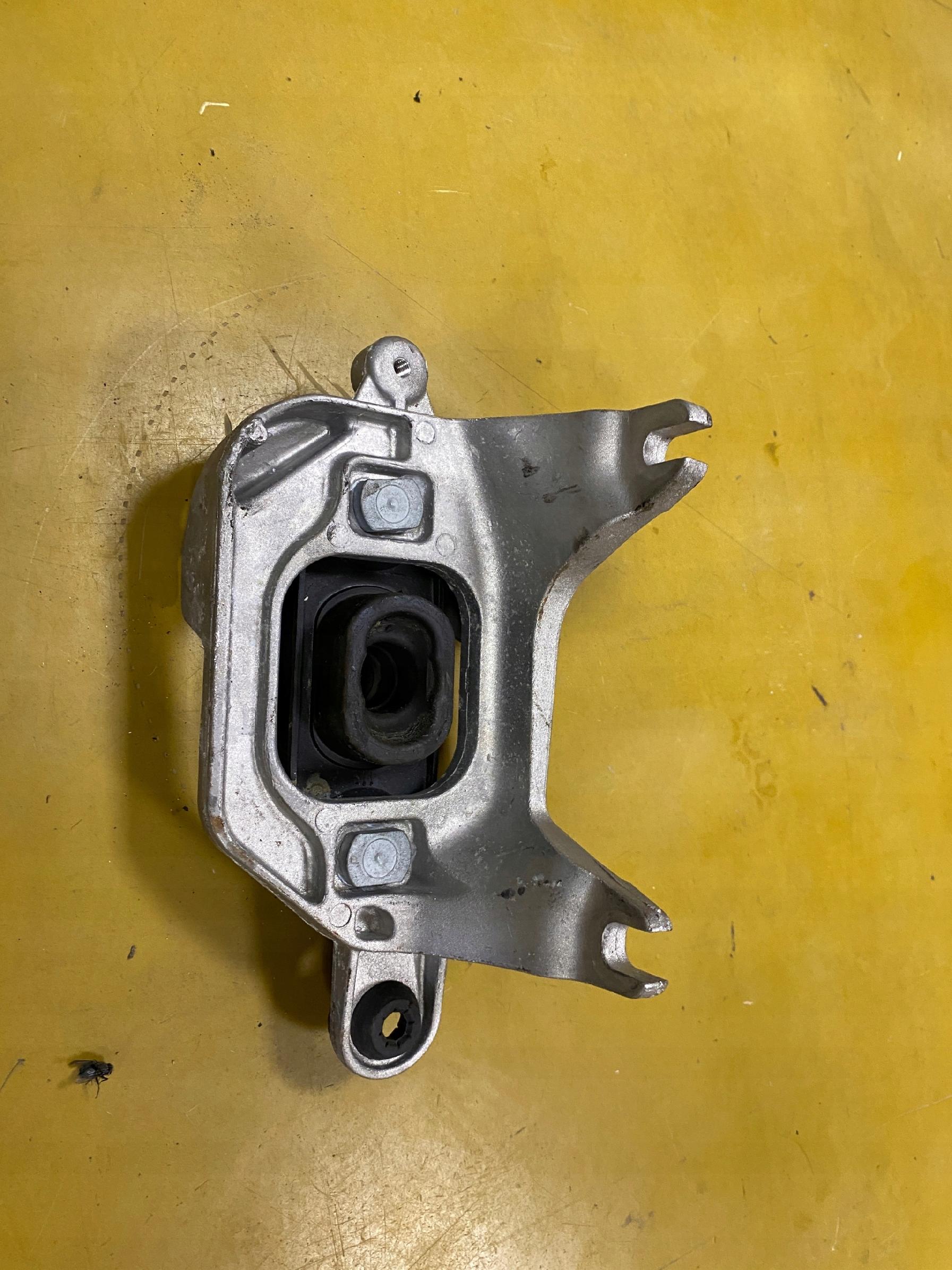 ŁAPA PODUSZKA SKRZYNI RENAULT MEGANE IV 1.2 TCE