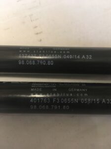 SIŁOWNIK BAGAŻNIKA PRAWY C4 PICASSO II 9806879080