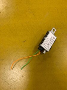 WZMACNIACZ ANTENY KLAPY TYŁ PEUGEOT 3008 II 5008