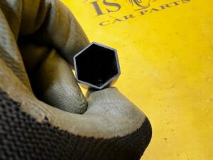 OSŁONA UCHWYT ŚRUBY KOŁA RENAULT DACIA