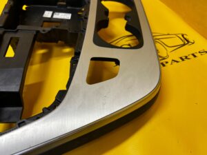 DEKOR RAMKA TUNELU ŚRODKOWEGO AUDI Q7 SQ7 4M0