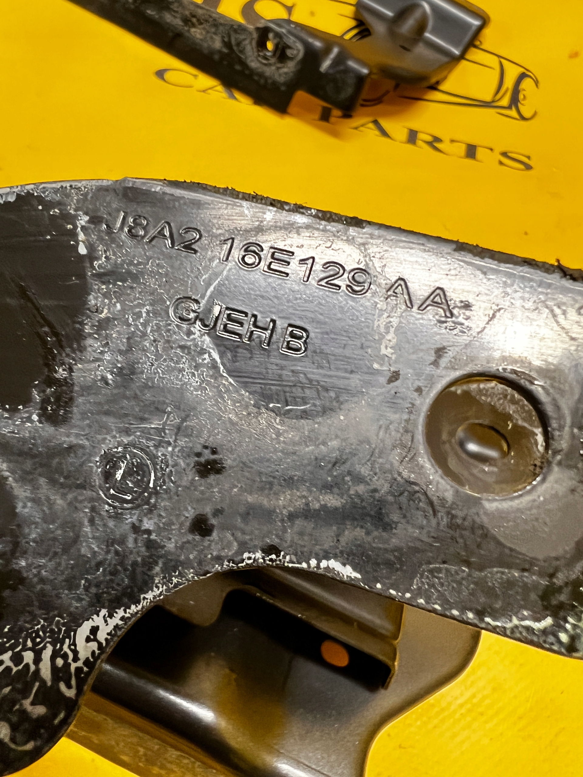 MOCOWANIE WSPORNIK BŁOTNIKA PRZÓD LEWY RANGE ROVER VELAR L560