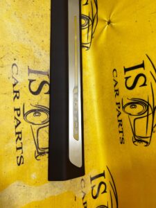 OSŁONA PROGU LED BRĄZOWA DF3 PRAWA AUDI A8 D4