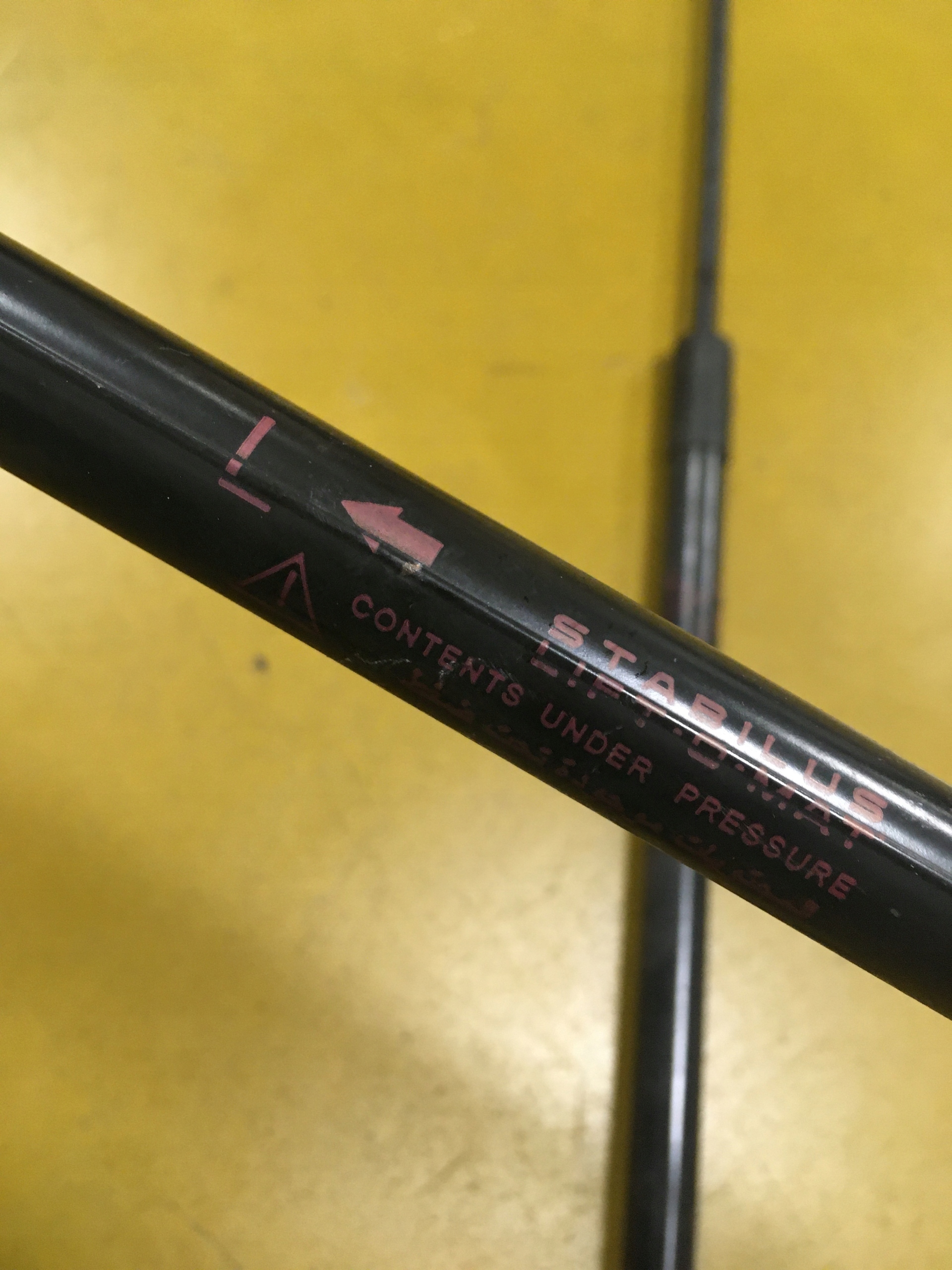 SIŁOWNIKI TELESKOPY KLAPY TYŁ INFINITI Q30