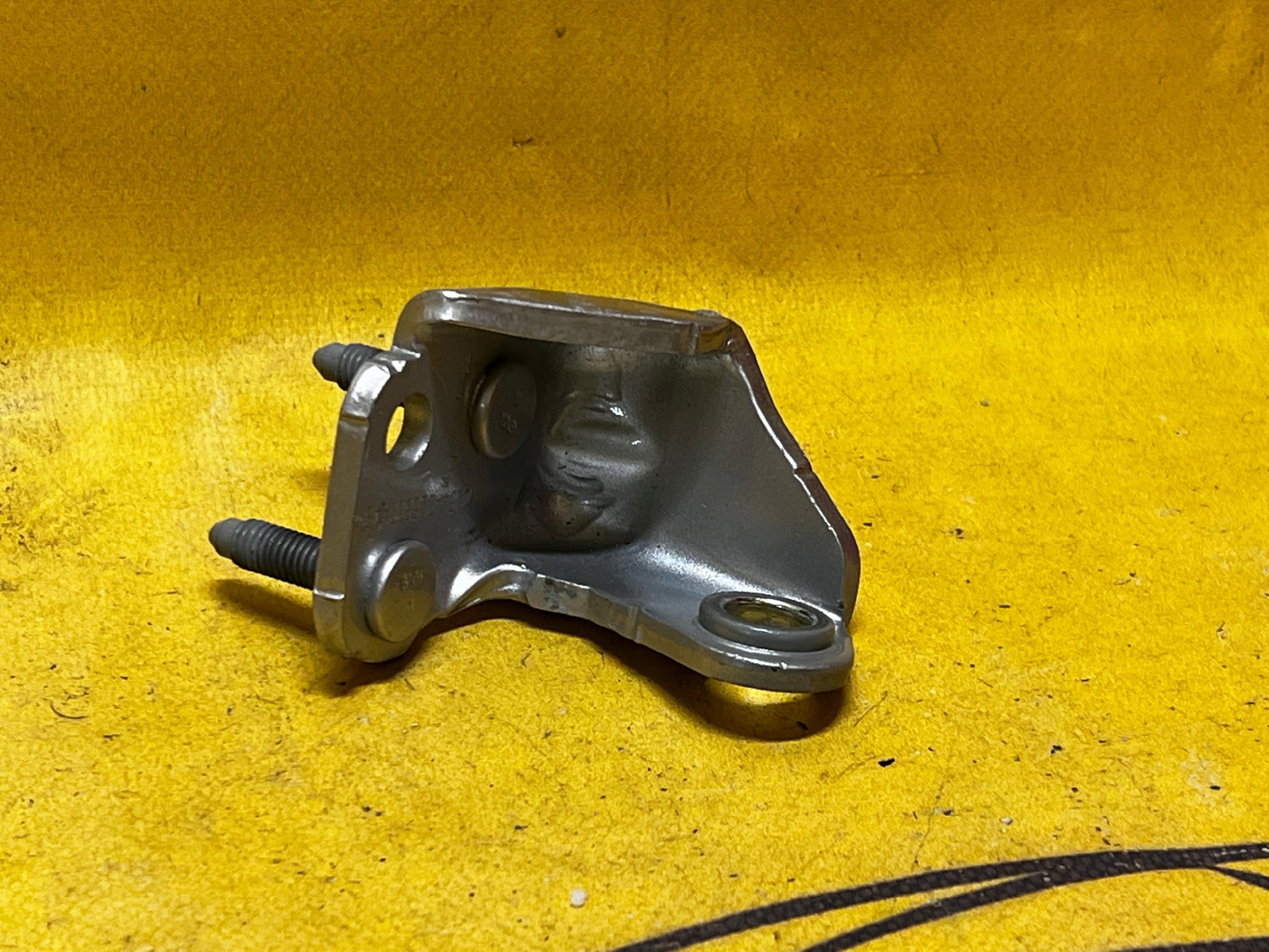 ZAWIAS DRZWI PRAWY GÓRNY TYŁ FORD KUGA MK2