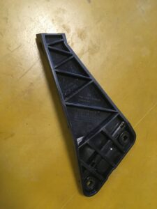 PRAWY ŚLIZG MOCOWANIE ZDERZAKA TYŁ INFINITI Q30