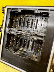 SKRZYNKA BEZPIECZNIKÓW MODUŁ BSI FORD ESCAPE MK4 1.5 EB