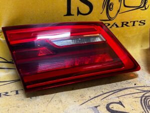 LAMPA TYLNA W KLAPĘ LEWA BMW G30