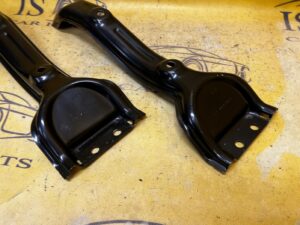 MOCOWANIE WSPORNIK UCHWYT KANAPY BATERII LEWY PRAWY TESLA MODEL 3 PRZEDLIFT