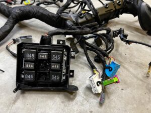 WIĄZKA PRZEWODÓW SKRZYNKA BEZPIECZNIKÓW PORSCHE CAYENNE 7P5 LIFT 4.2D