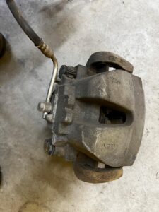 ZACISK HAMULCOWY PRZÓD PRAWY RANGE ROVER VELAR L560 JAGUAR F-PACE X761 2.0D