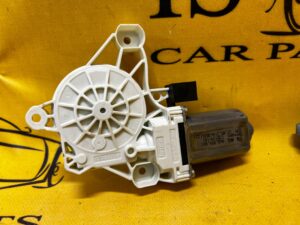 SILNICZEK PODNOSZENIA SZYBY LEWY AUDI A8 D5