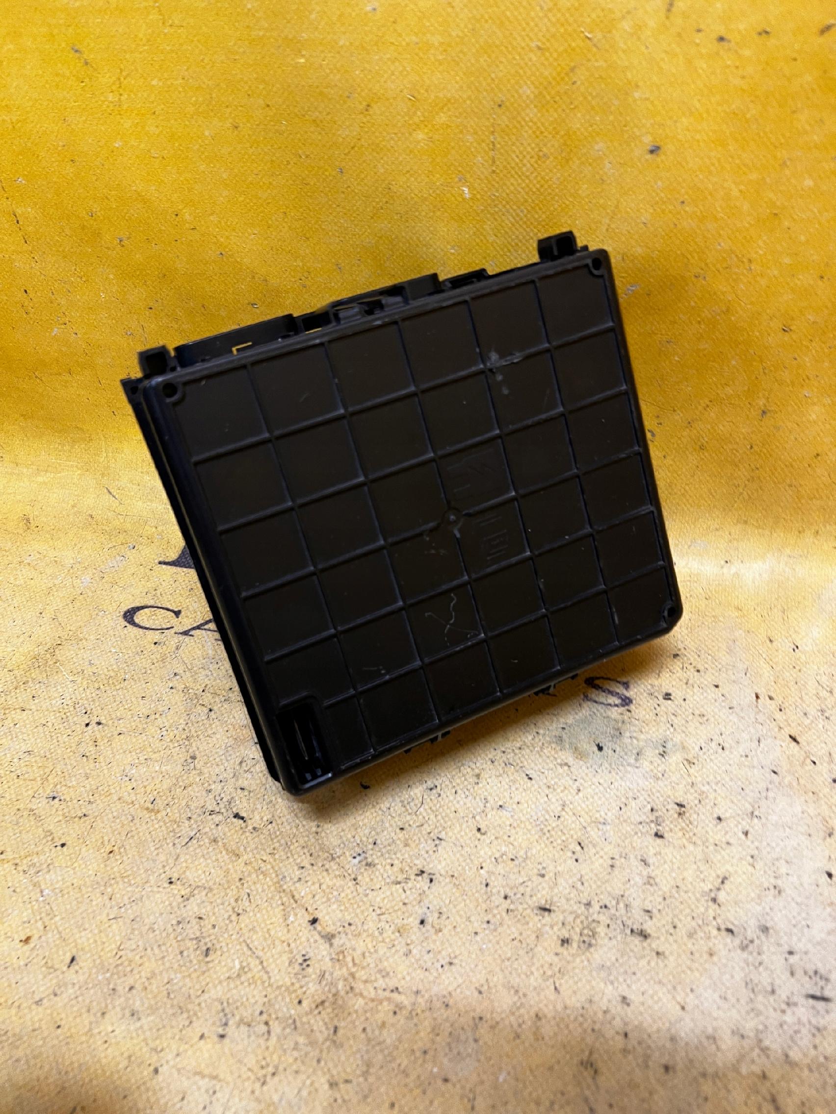 SKRZYNKA BEZPIECZNIKÓW MODUŁ BSI FORD ESCAPE MK4 1.5 EB