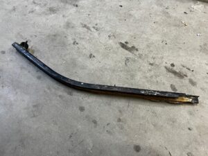 SZYNA PROWADNICA DRZWI PRZESUWNYCH DOLNA LEWA DACIA DOKKER EU