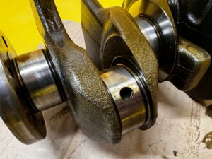 WAŁ KORBOWY SILNIKA CITROEN PEUGEOT 1.6 THP 5G01 10FJCC