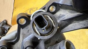 TERMOSTAT OBUDOWA TERMOSTATU RENAULT DACIA 1.2 TCE