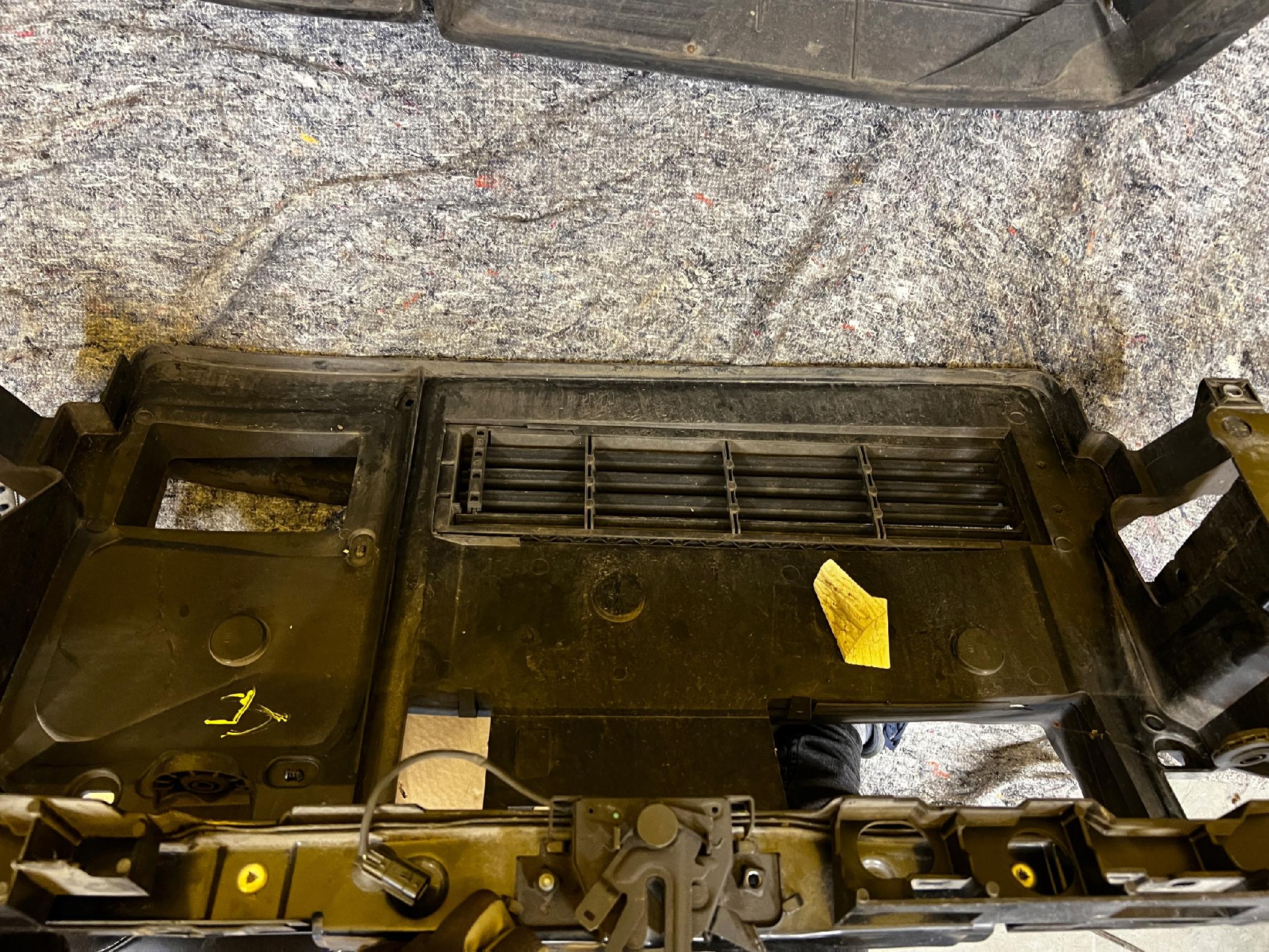 PAS PRZEDNI BELKA CHŁODNICE INTERCOOLER RENAULT MEGANE IV 1.5 DCI 1.2 TCE