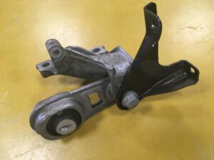 WSPORNIK ŁAPA SKRZYNI RENAULT MEGANE IV 1.3 1.2 TC