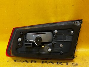 LAMPA TYLNA W KLAPĘ LEWA BMW G30